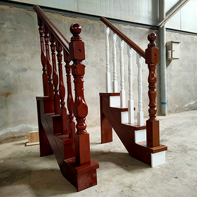 楼梯扶手立柱是不锈钢的还是实木的好？